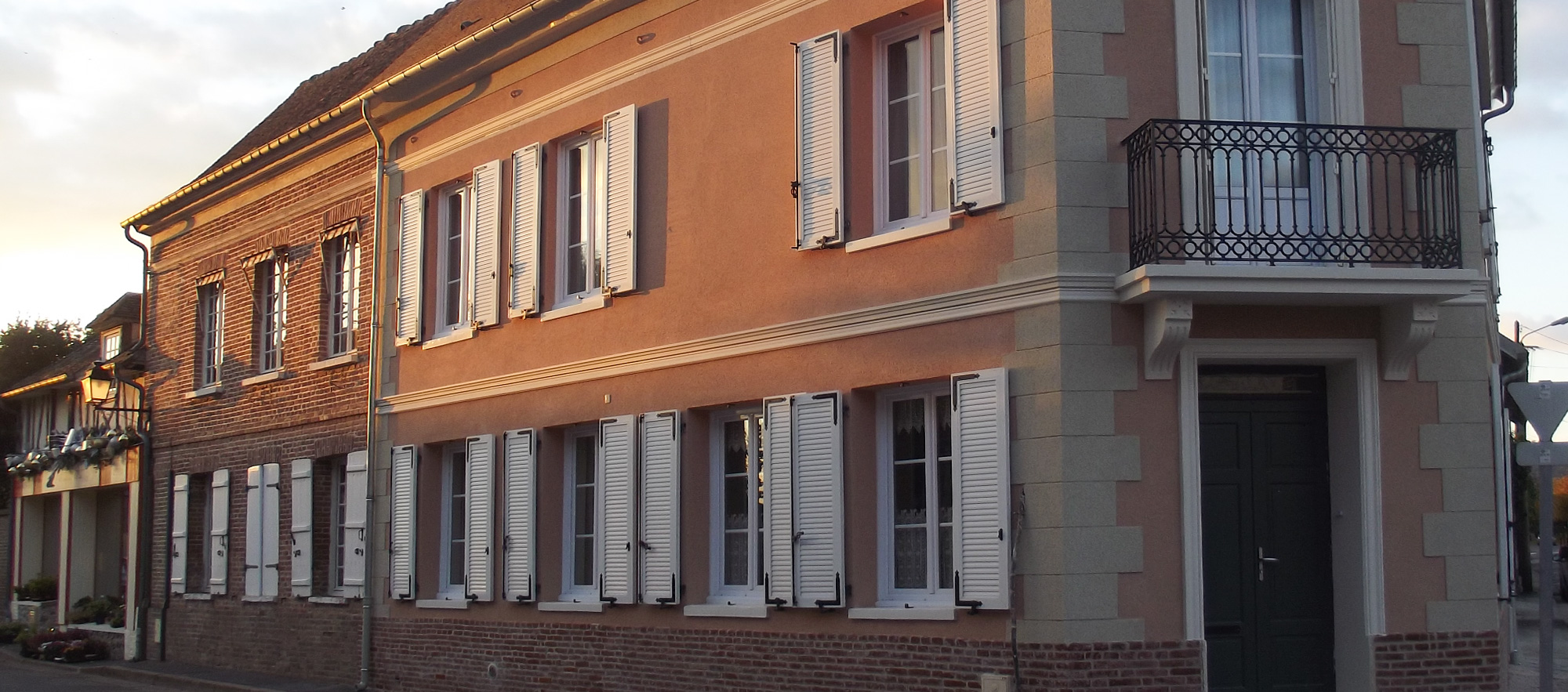 PROTECFACADE_RAVALEMENT_RENOVATION_ISOLATION_FACADE_NORMANDIE_EURE_CONTACT_LOUVIERS