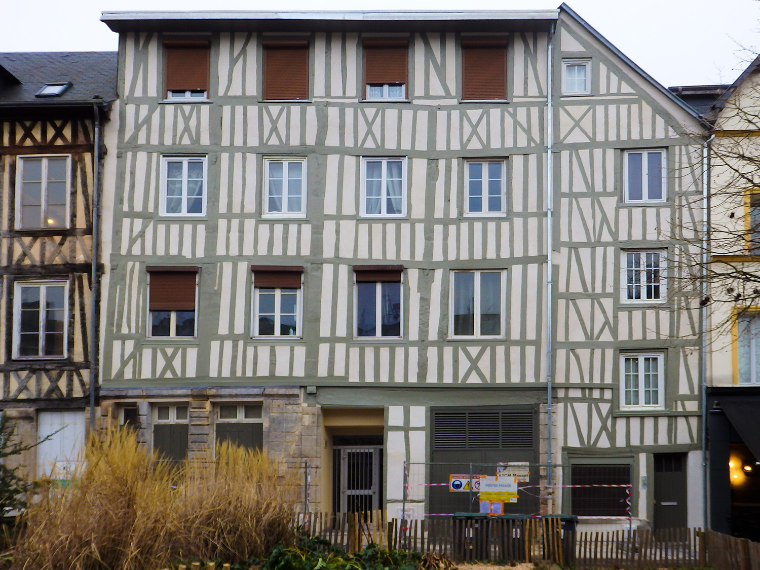 PROTECFACADE_RAVALEMENT_RENOVATION_ISOLATION_FACADE_NORMANDIE_RENOVATION_ROUEN_COLOMBAGES_BATIMENT_HISTORIQUE